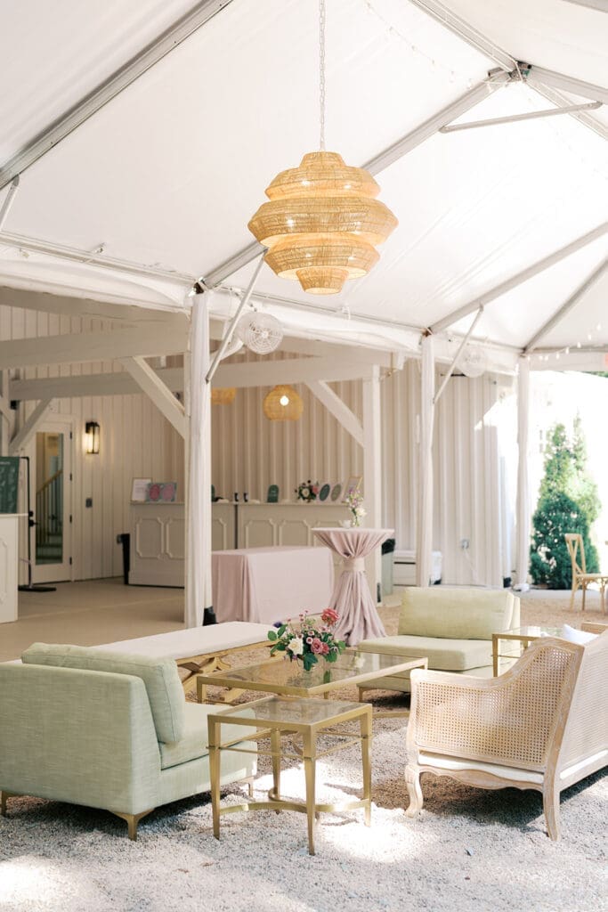 Luxurious lounge space design for cocktail hour